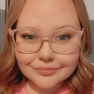 Meet your Posher, Claire